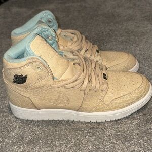 Nike Air Jordan 1 Retro High OG San Dune 6.5Y